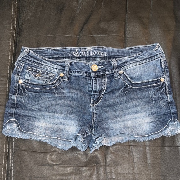Denim Shorts with American Flag Pockets - Picture 2 of 4